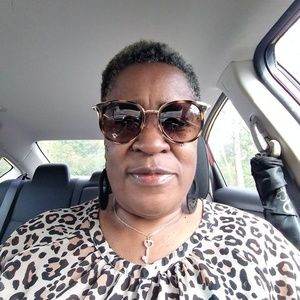 Meet your Posher, Janis